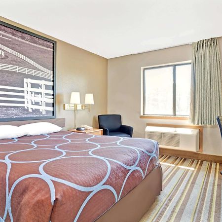 Super 8 By Wyndham Louisville Airport Buitenkant foto