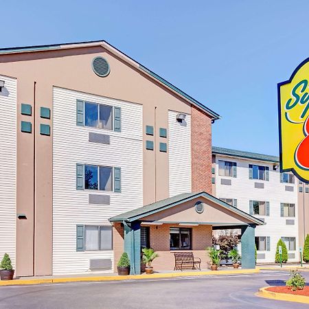Super 8 By Wyndham Louisville Airport Buitenkant foto