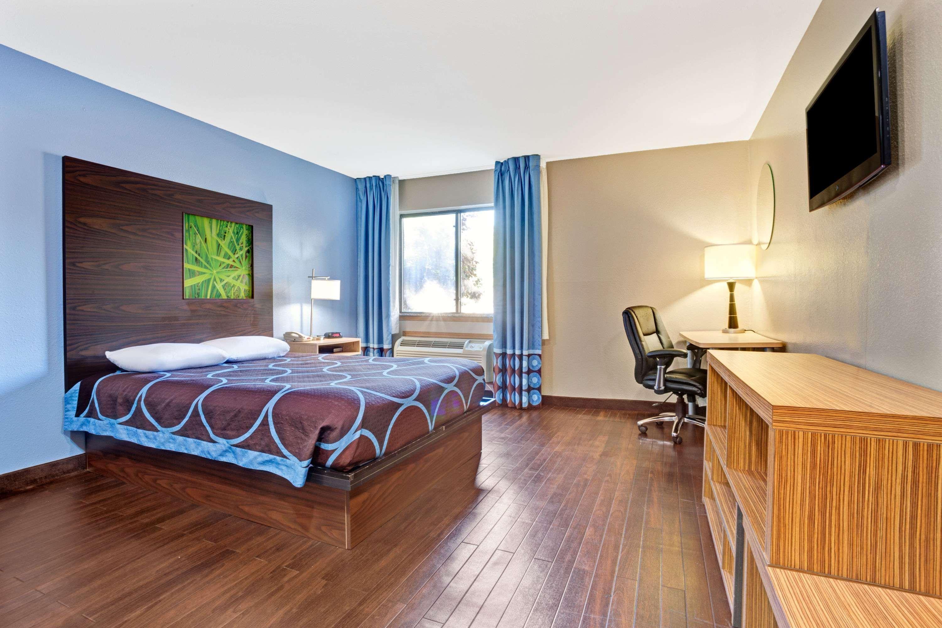 Super 8 By Wyndham Louisville Airport Buitenkant foto