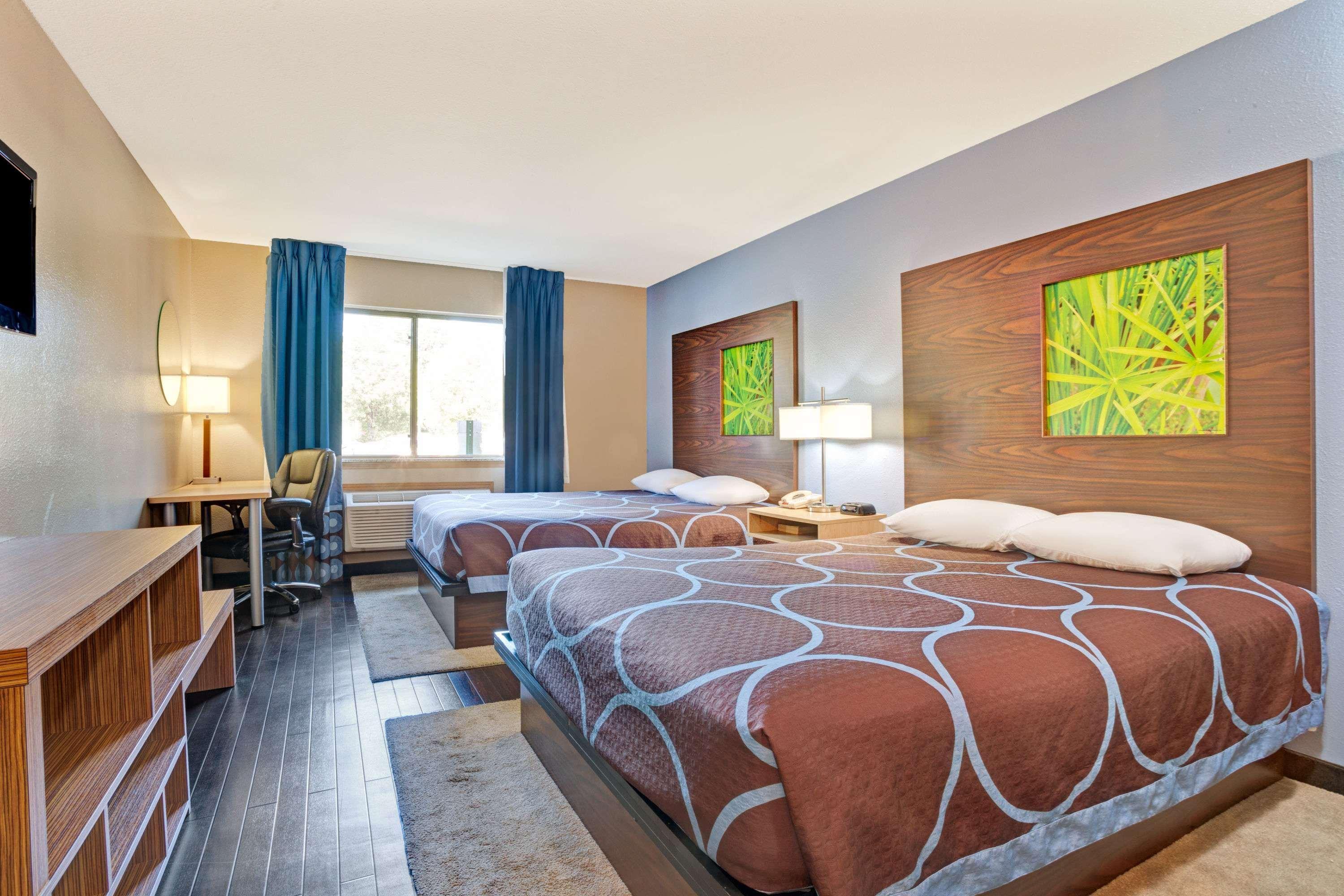 Super 8 By Wyndham Louisville Airport Buitenkant foto