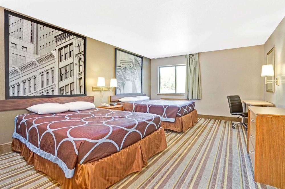 Super 8 By Wyndham Louisville Airport Buitenkant foto
